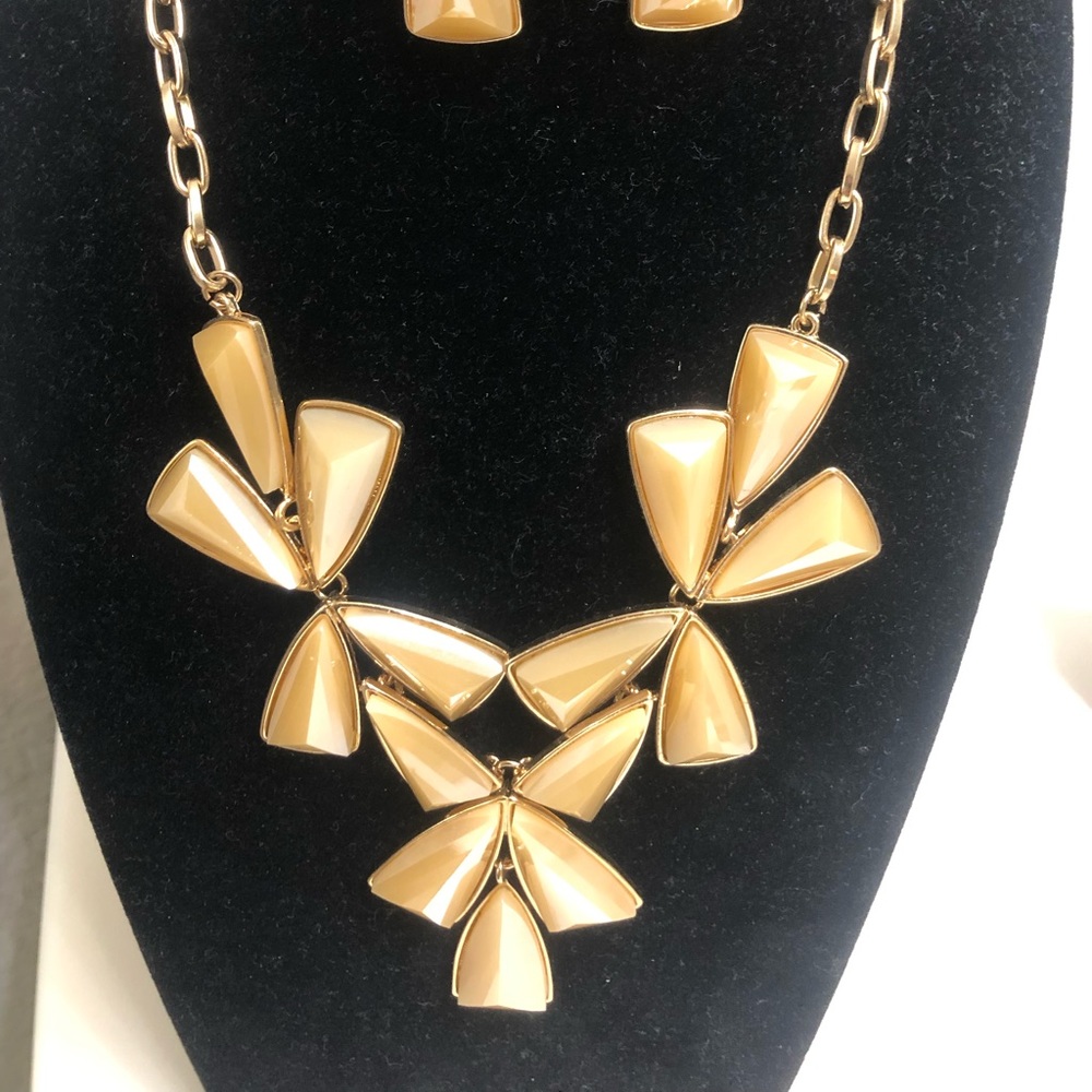 Earring and necklace set